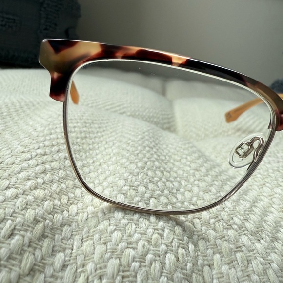 GAP Tortoiseshell Women's Glasses Style: VGP038 Color: Havan - Picture 3 of 9